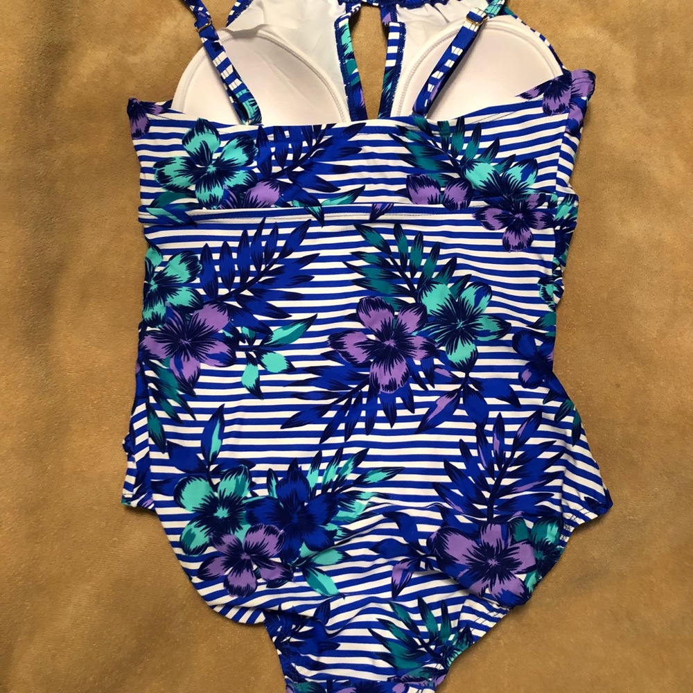 Bathing suit - Picture 2 of 3